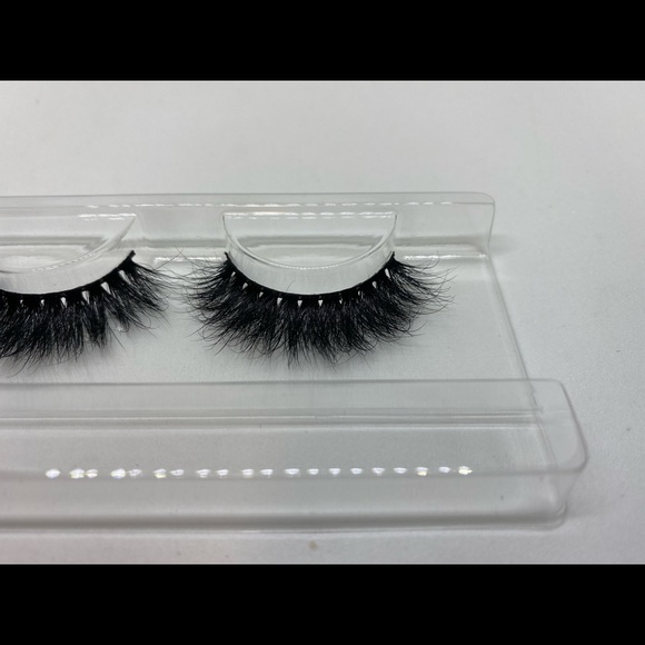 Luxury Mink Lashes - Picture 8 of 11
